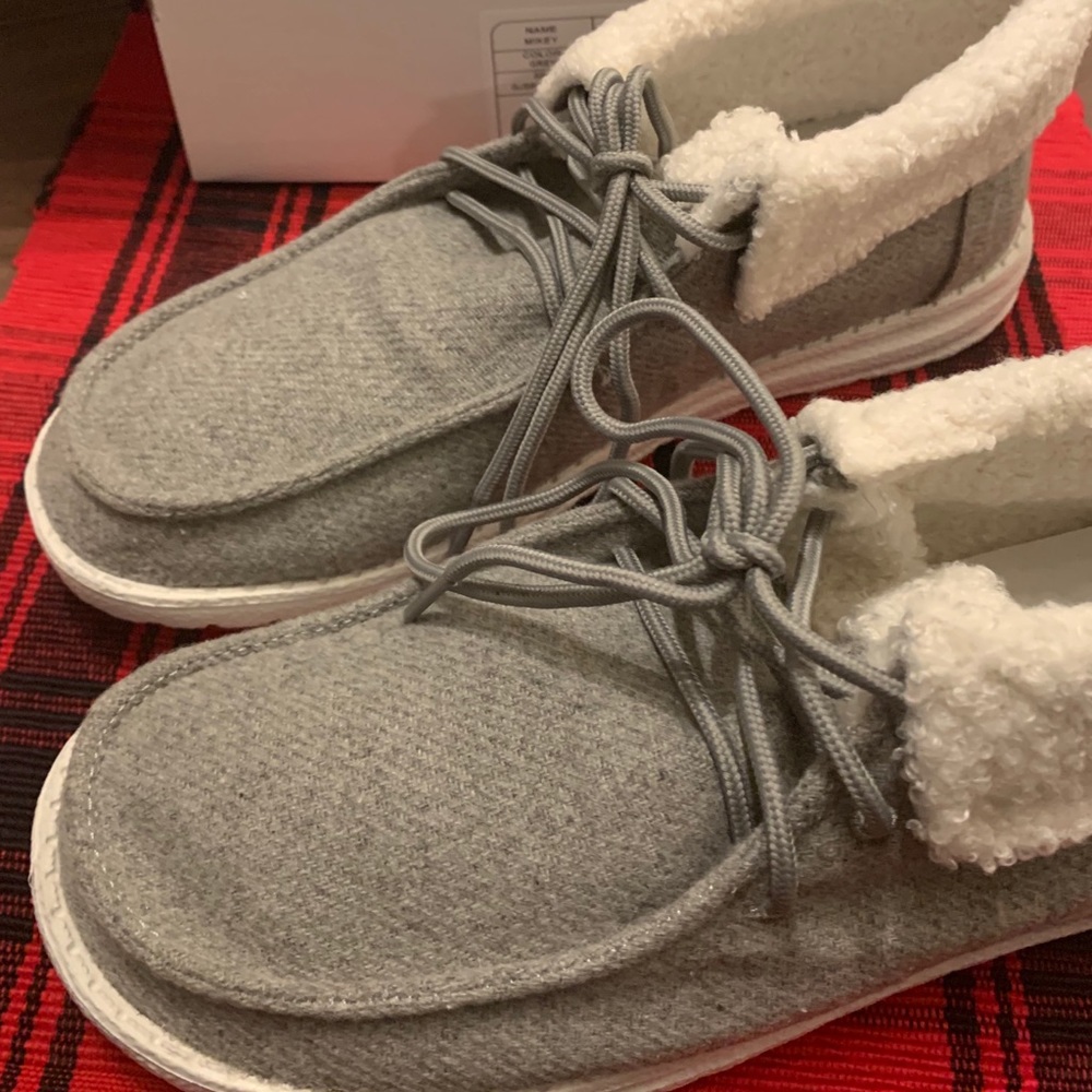 Very G Grey Mikey Sherpa Cuffed Sneaker - Size 9